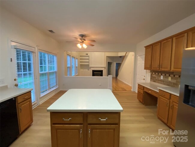 Building Photo - 9901 Hazelview Dr