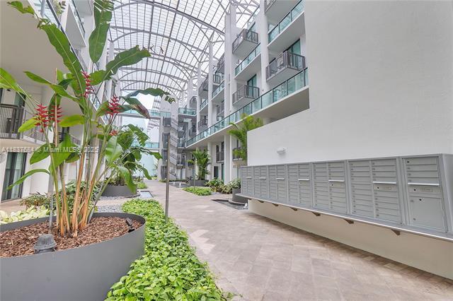 Building Photo - 6000 Collins Ave