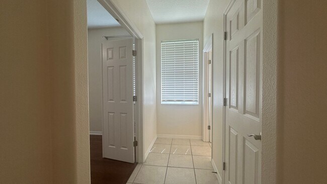 Building Photo - 1653 Cherry Ridge Dr