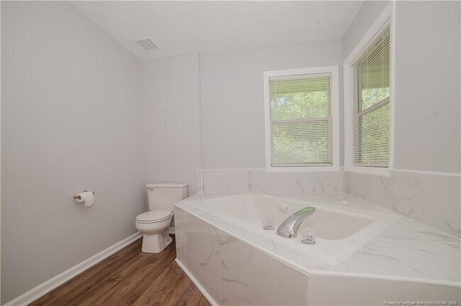 Building Photo - 974 Stewarts Creek Dr