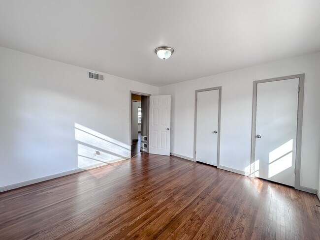 Building Photo - Midtown Tulsa: Stunning 4 bedroom 2 bathroom home