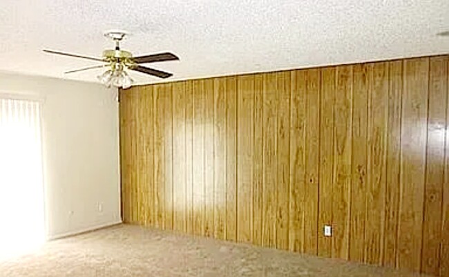 Building Photo - 1018 Pleasant Valley Ln