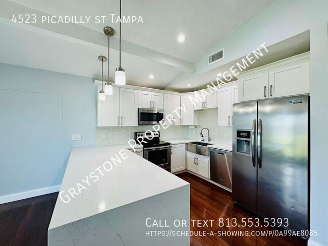 Building Photo - "Exquisite 3-Bedroom Home in Prime Tampa L...