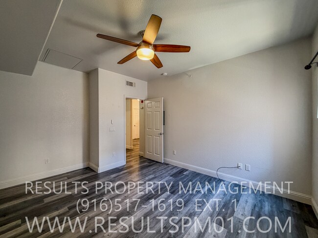 Building Photo - 1 Bed 1 Bath Roseville Condo with Attached Garage