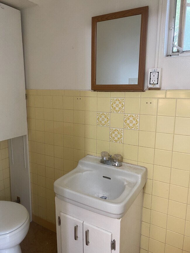 Building Photo - 3225 E Patricia St