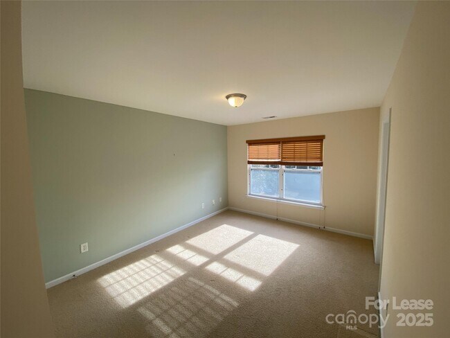Building Photo - 1042 Kensrowe Ln