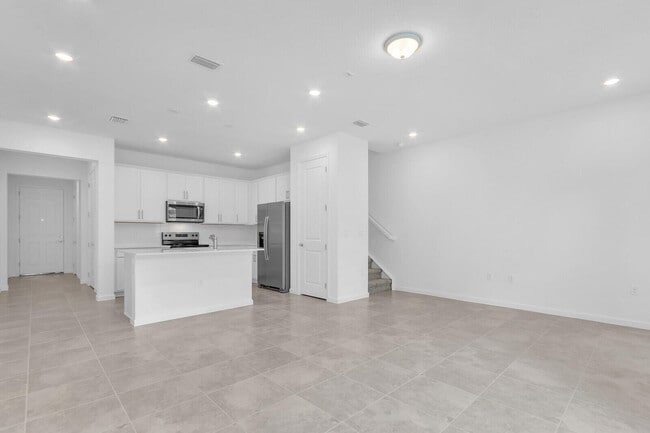 Building Photo - 2880 SE Federal Hwy