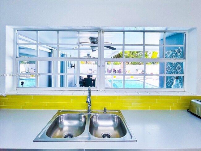 Building Photo - 4420 NW 30th Ct