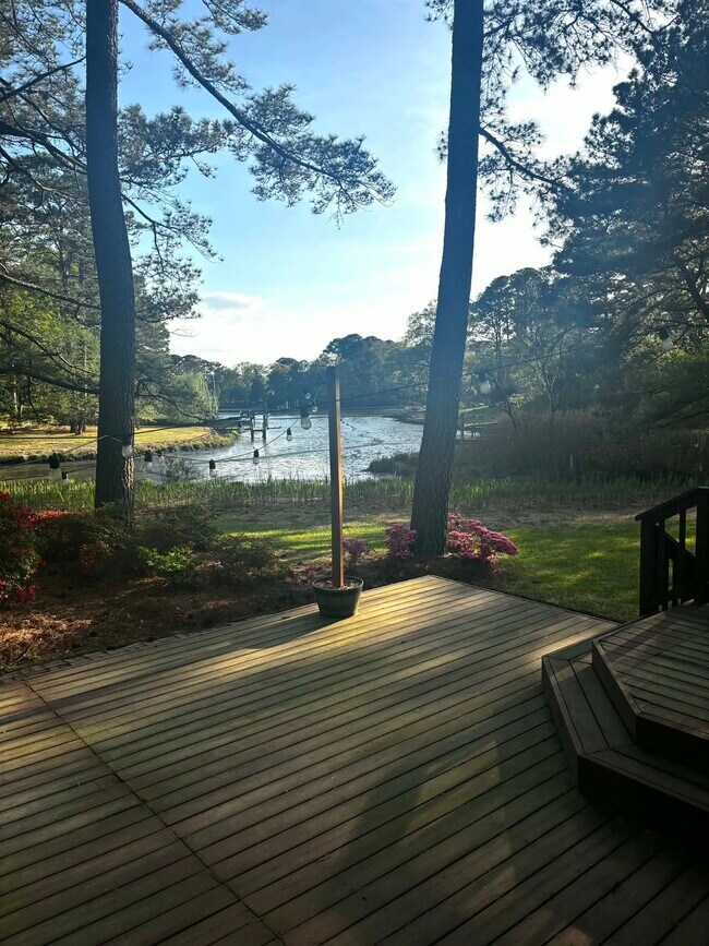 Building Photo - 339 Thole St