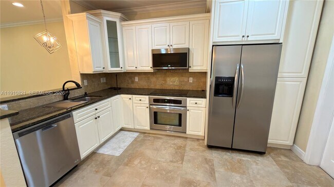 Building Photo - 3887 Tree Top Dr