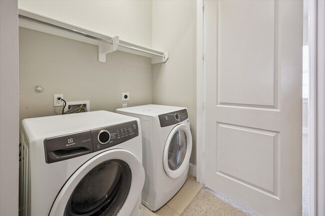 Building Photo - 2016 Covent Garden Station