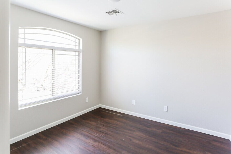 Building Photo - 6728 N 130th Ave