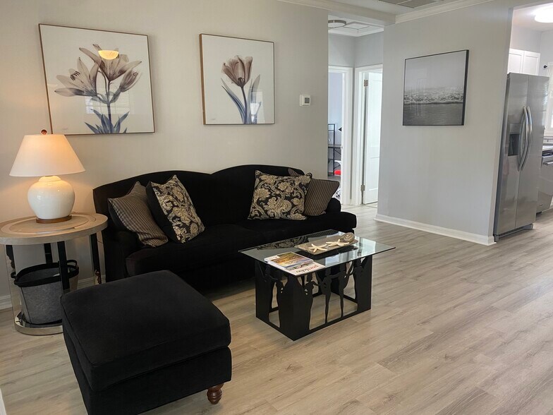 Building Photo - 2515 Vero Beach Ave