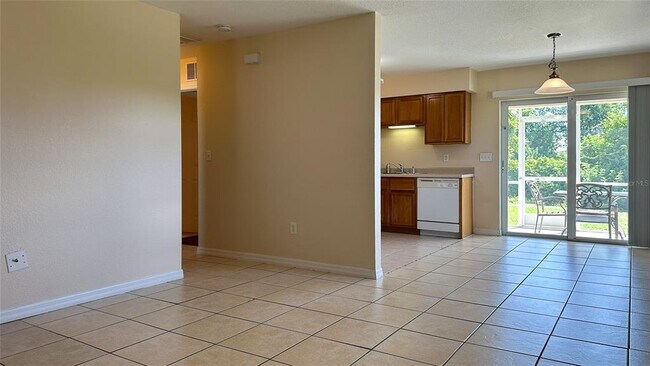Building Photo - 6944 Rosemont Dr