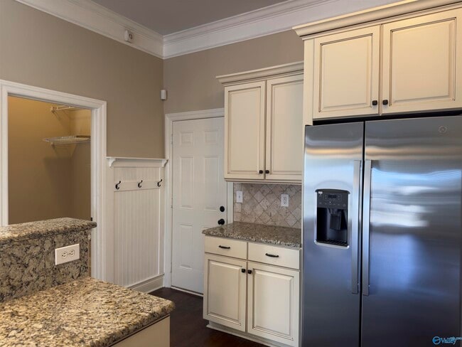 Building Photo - 2444 Bell Manor Dr SW