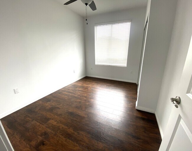 Building Photo - 4 Bdrm Parkside Village Gem -  2 weeks fre...