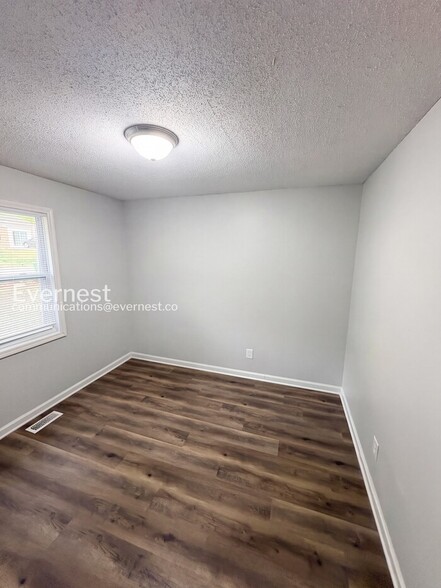 Building Photo - 711 W Creek Cir