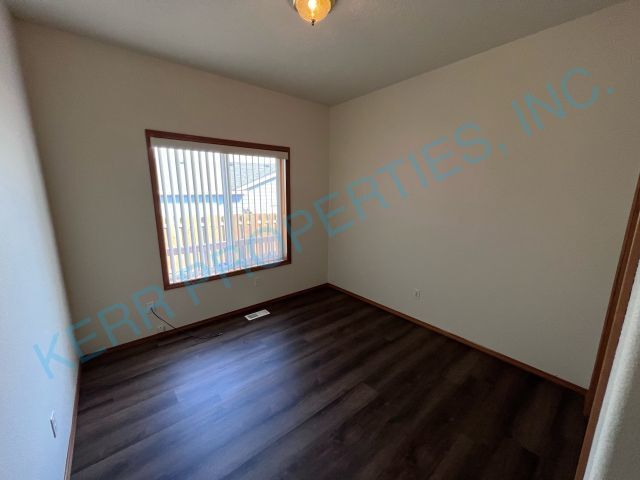 Building Photo - Charming 3-Bedroom Fairview Retreat with Spacious 1611 Sq Ft Living Space & 2 Full Baths!