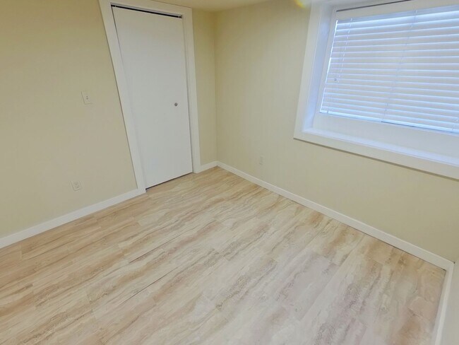 Building Photo - 962 NW Van Buren Ave