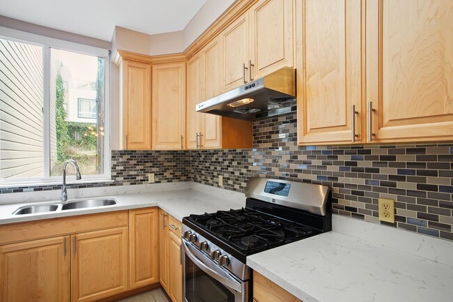 Building Photo - Spacious 3Bd/2Ba in SF Richmond District!