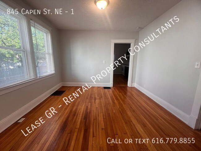 Building Photo - 3 Bedroom Duplex in Grand Rapids! Laundry ...