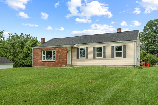 Building Photo - 2 Skyview Dr