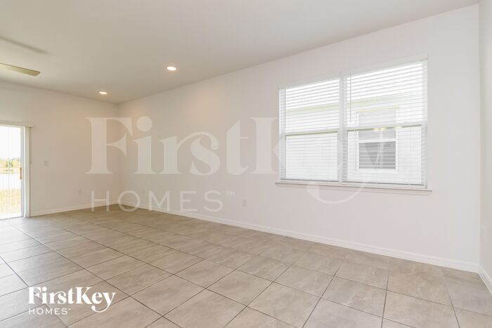 Building Photo - 1630 Isleta Lp