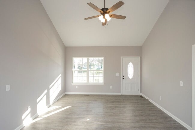 Building Photo - 123 Vanatta Rd