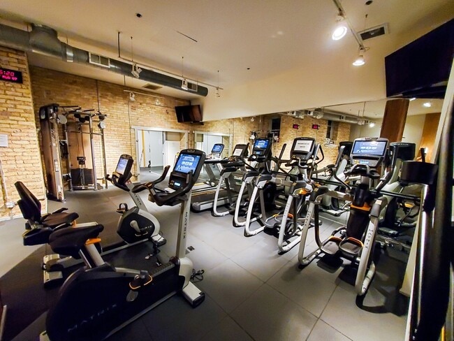 Building Photo - 411 W Ontario St