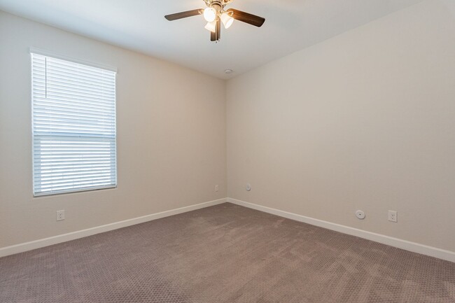 Building Photo - Beautiful and Spacious Single-Level Family...