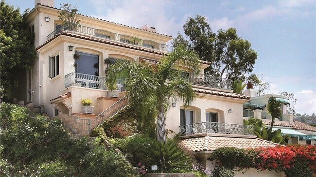 Building Photo - 1060 Skyline Dr