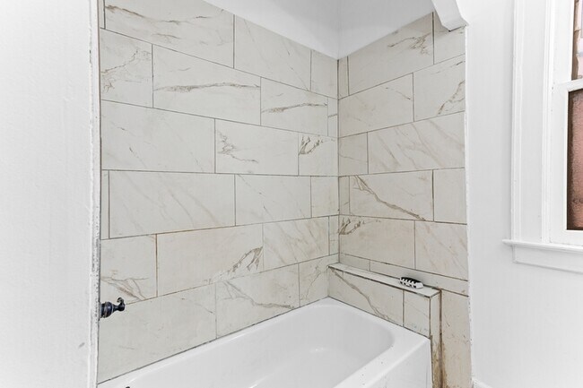 Building Photo - 2964 Leslie St