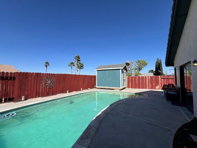 Building Photo - 3 Bedroom 2 Bathroom House with Swimming P...