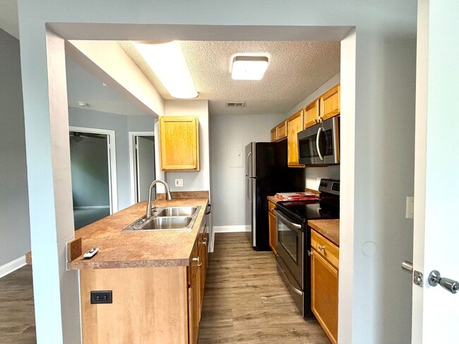 Building Photo - 549 Sun Ridge Pl