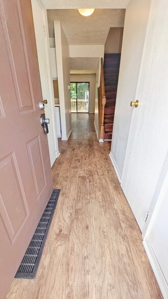 Building Photo - 503 E Graham Pl