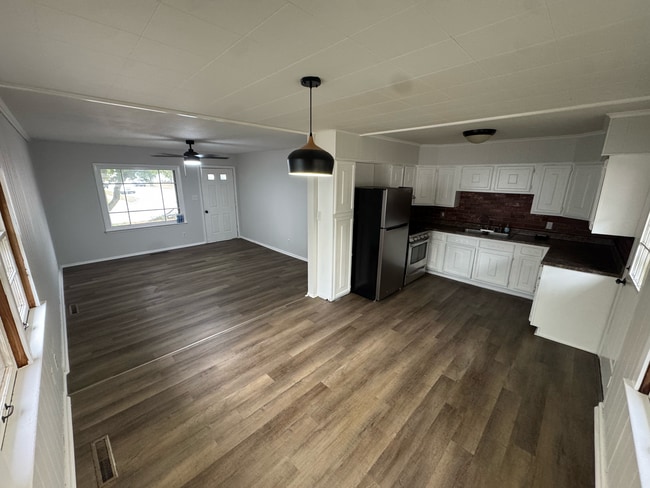 Building Photo - Legion Park