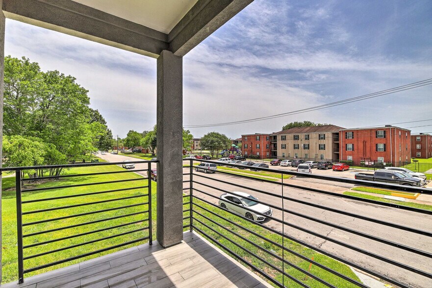 Building Photo - 4835 Sunflower St