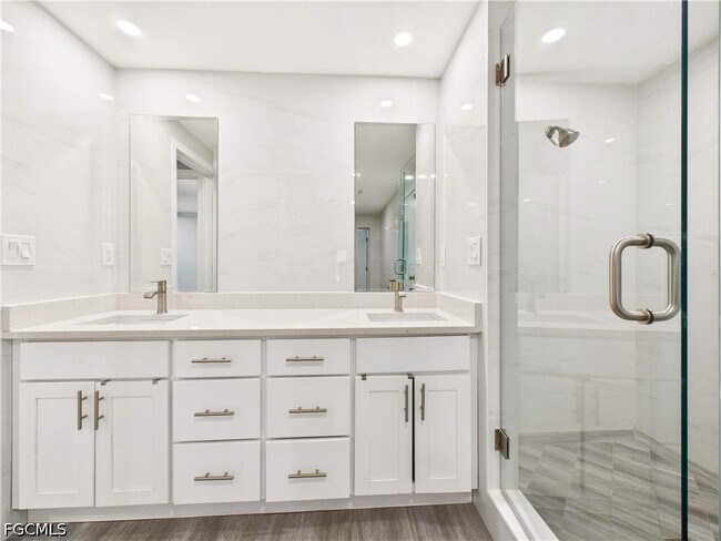 Building Photo - 567 13th St N