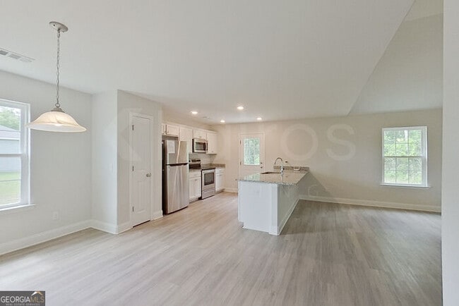 Building Photo - 223 Western Red Cedar Dr
