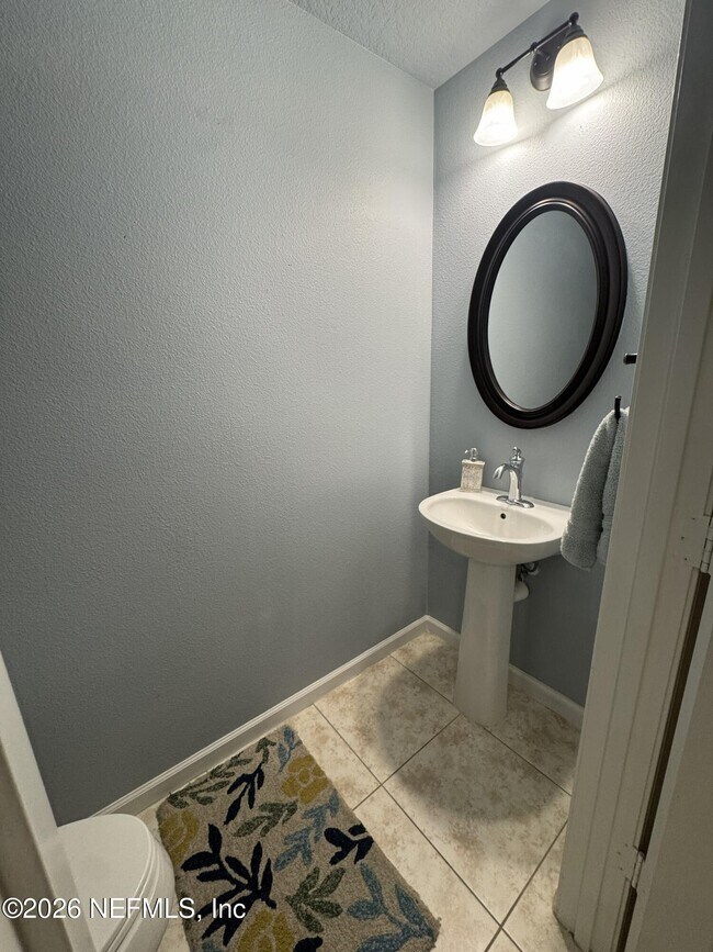 Building Photo - 6789 Roundleaf Dr