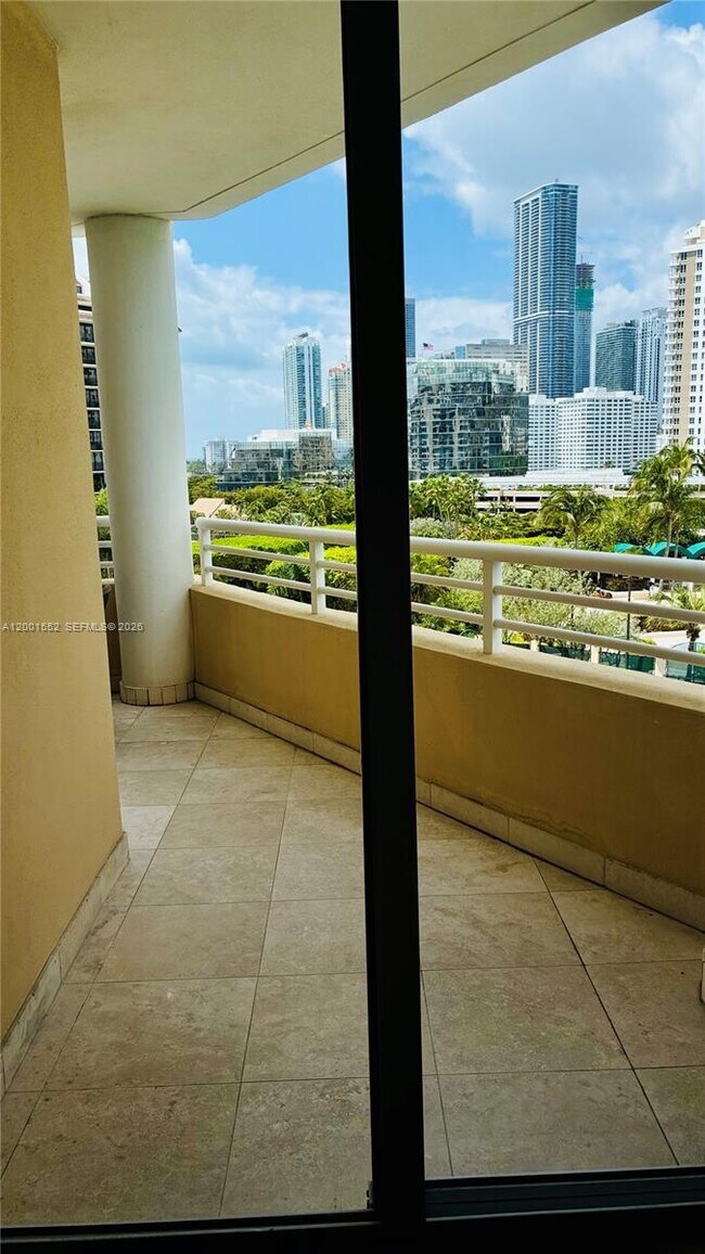 Building Photo - 848 Brickell Key Dr