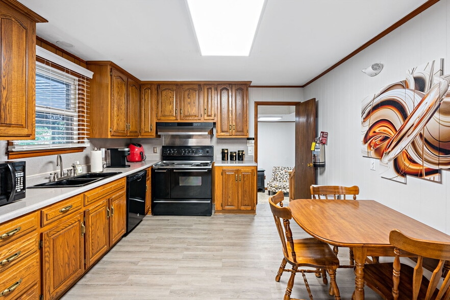 Fully stocked kitchen - 701 Revels Dr