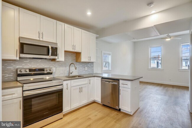 Building Photo - 314 Varnum St NW