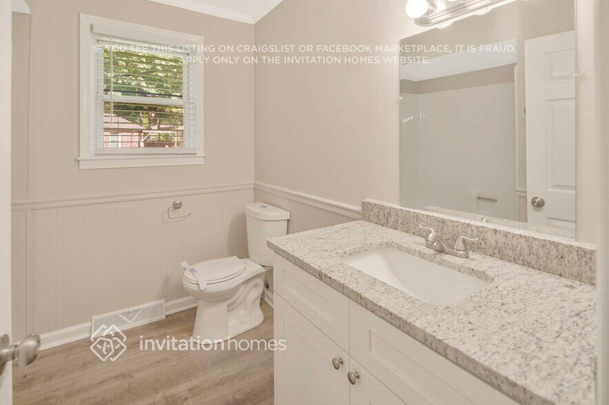 Building Photo - 1424 Sherwood Dr