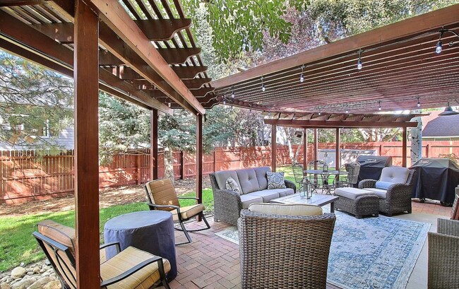 Building Photo - Spacious 4-Bedroom Home with Huge Fenced Y...