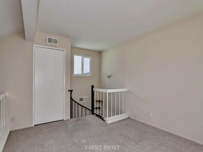Building Photo - 19 Briarglen