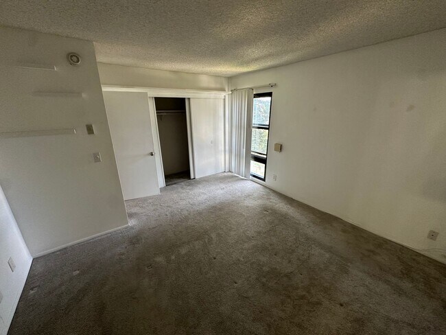Building Photo - Top-Floor Corner Unit | 3BR in Cross Creek Village, Playa del Rey