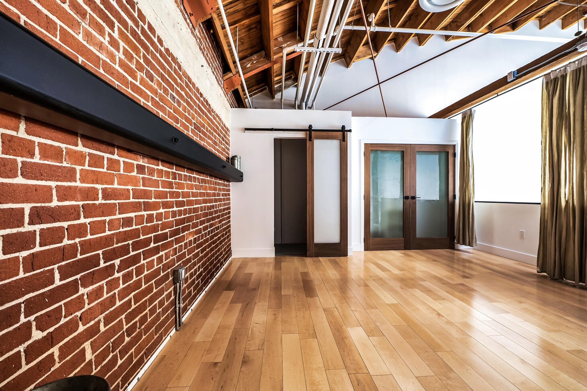 Building Photo - 130 S Hewitt St