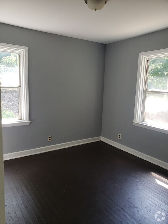 Building Photo - Cozy Two Bedroom Duplex in Lincoln Heights!