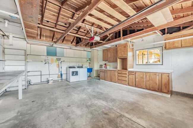 Building Photo - 939 Poplar Ave